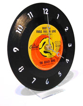 Load image into Gallery viewer, 45RPM Vinyl Record Desk Clock