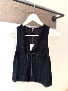Jaida Vest