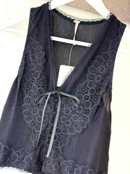 Jaida Vest
