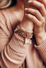 Load image into Gallery viewer, Hepburn Singles Bracelet Freshwater Pearls