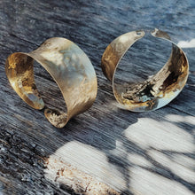 Load image into Gallery viewer, Seductive brass Curve Cuff bracelet