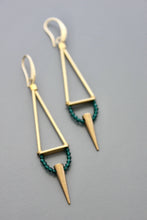 Load image into Gallery viewer, Geo green onyx spike earrings