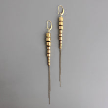 Load image into Gallery viewer, Gold hematite ox chain earrings